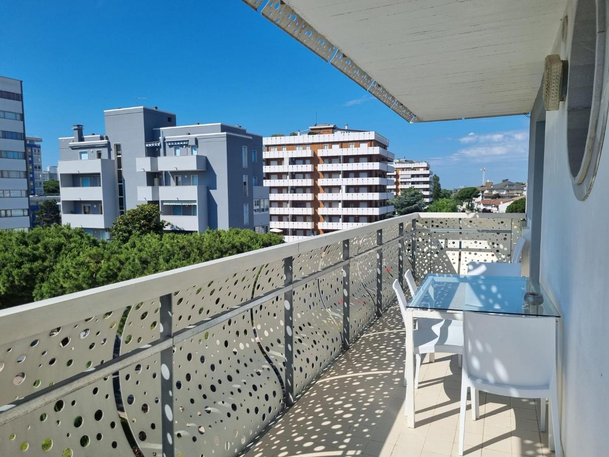 Appart-Hotel Holiday Lignano Sabbiadoro Exterior foto