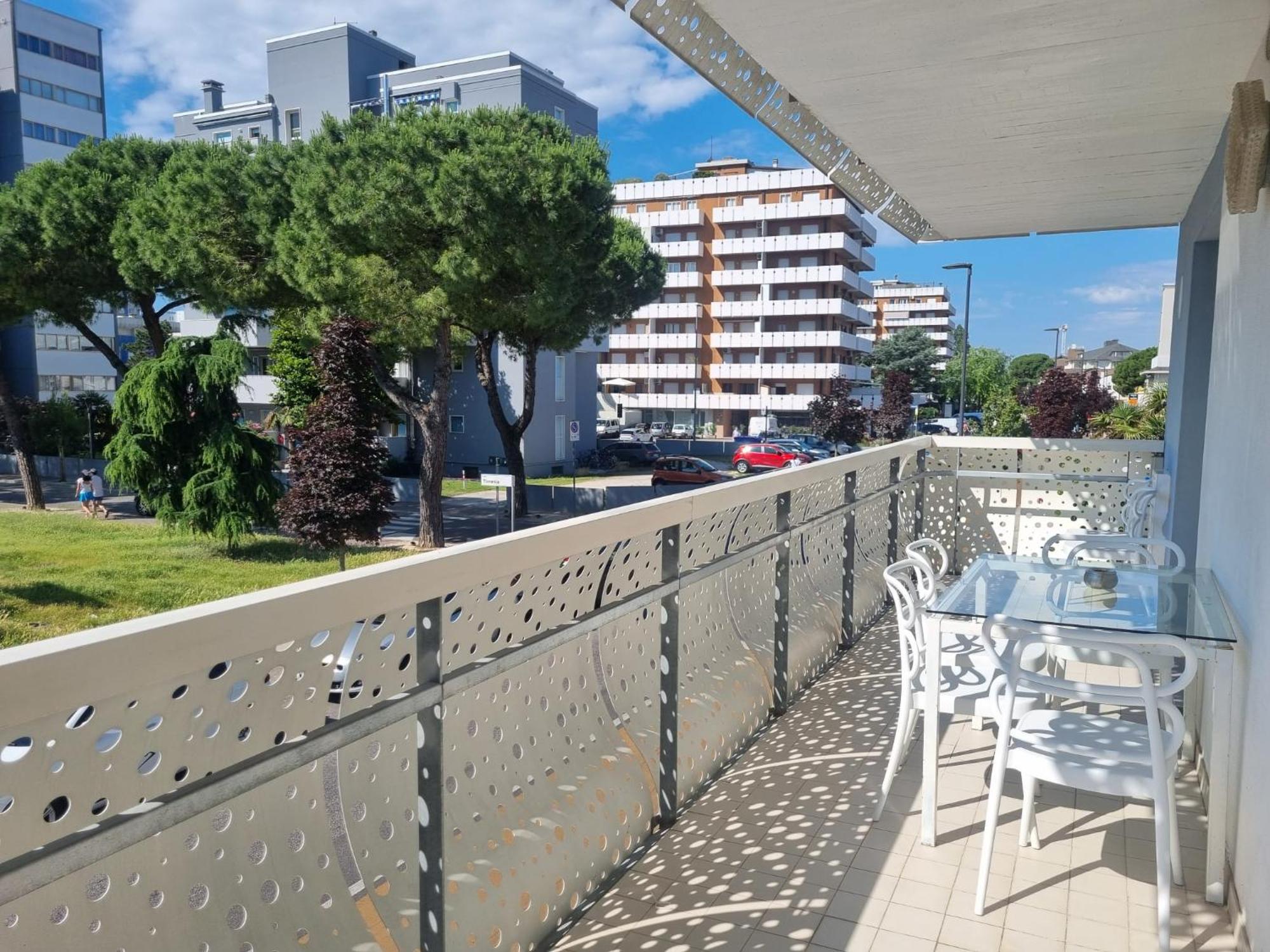 Appart-Hotel Holiday Lignano Sabbiadoro Exterior foto