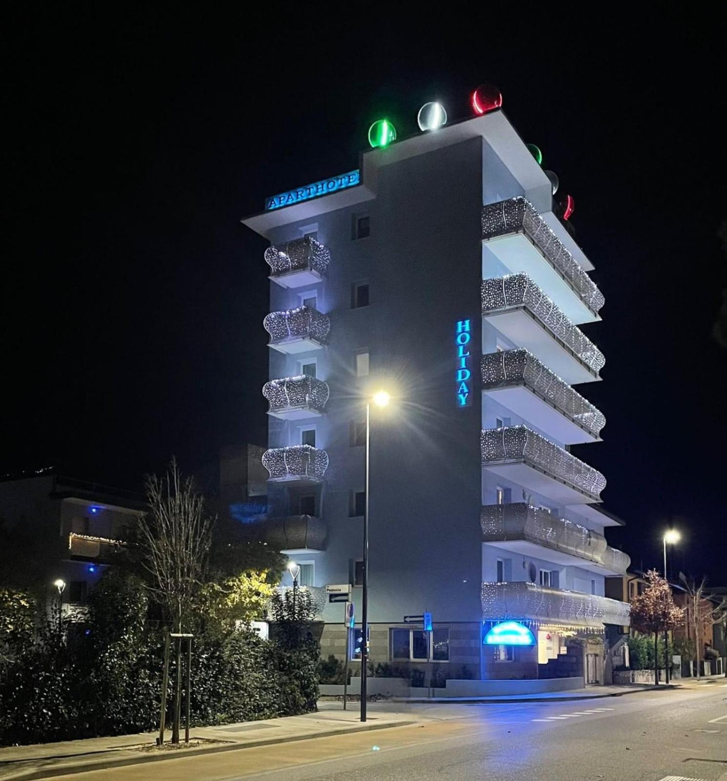 Appart-Hotel Holiday Lignano Sabbiadoro Exterior foto